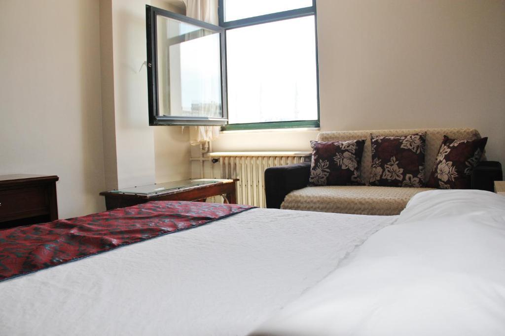 Esra Sultan Petrol Hotel อิสตันบูล ภายนอก รูปภาพ