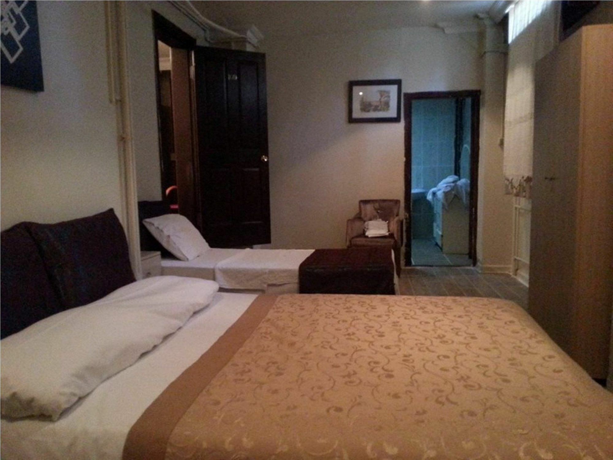Esra Sultan Petrol Hotel อิสตันบูล ภายนอก รูปภาพ
