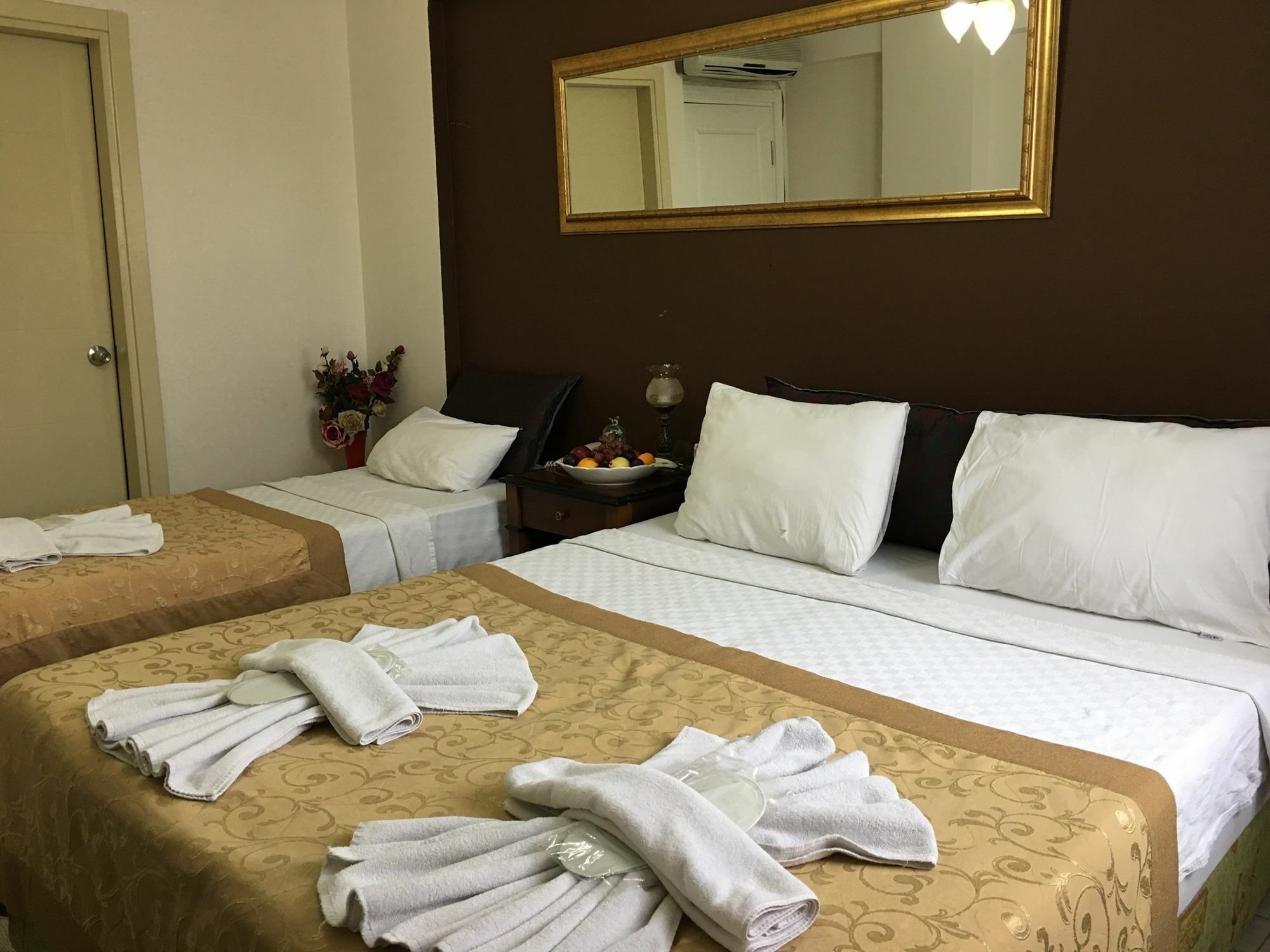 Esra Sultan Petrol Hotel อิสตันบูล ภายนอก รูปภาพ